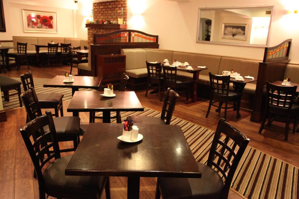 Dalton Inn Hotel كلاريموريس المظهر الخارجي الصورة